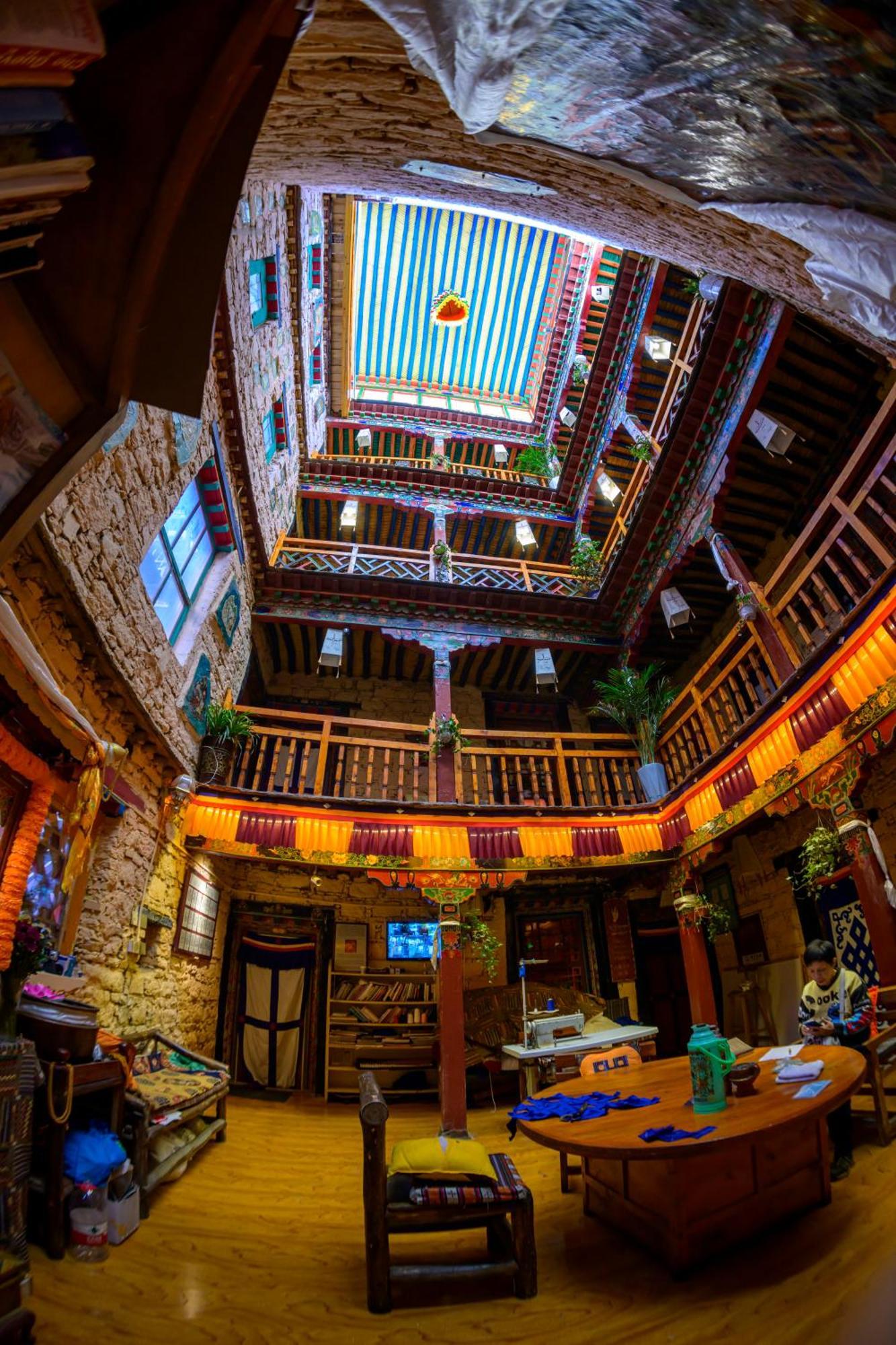 Shambhala Palace Hotel Lhasa Ngoại thất bức ảnh