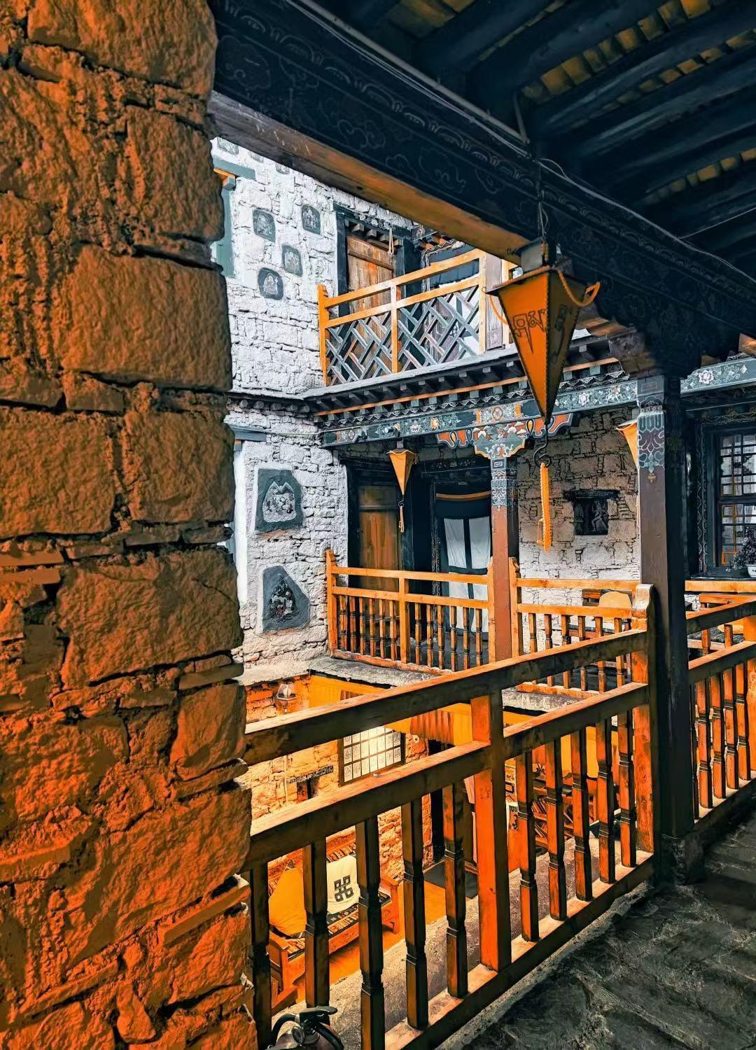 Shambhala Palace Hotel Lhasa Ngoại thất bức ảnh