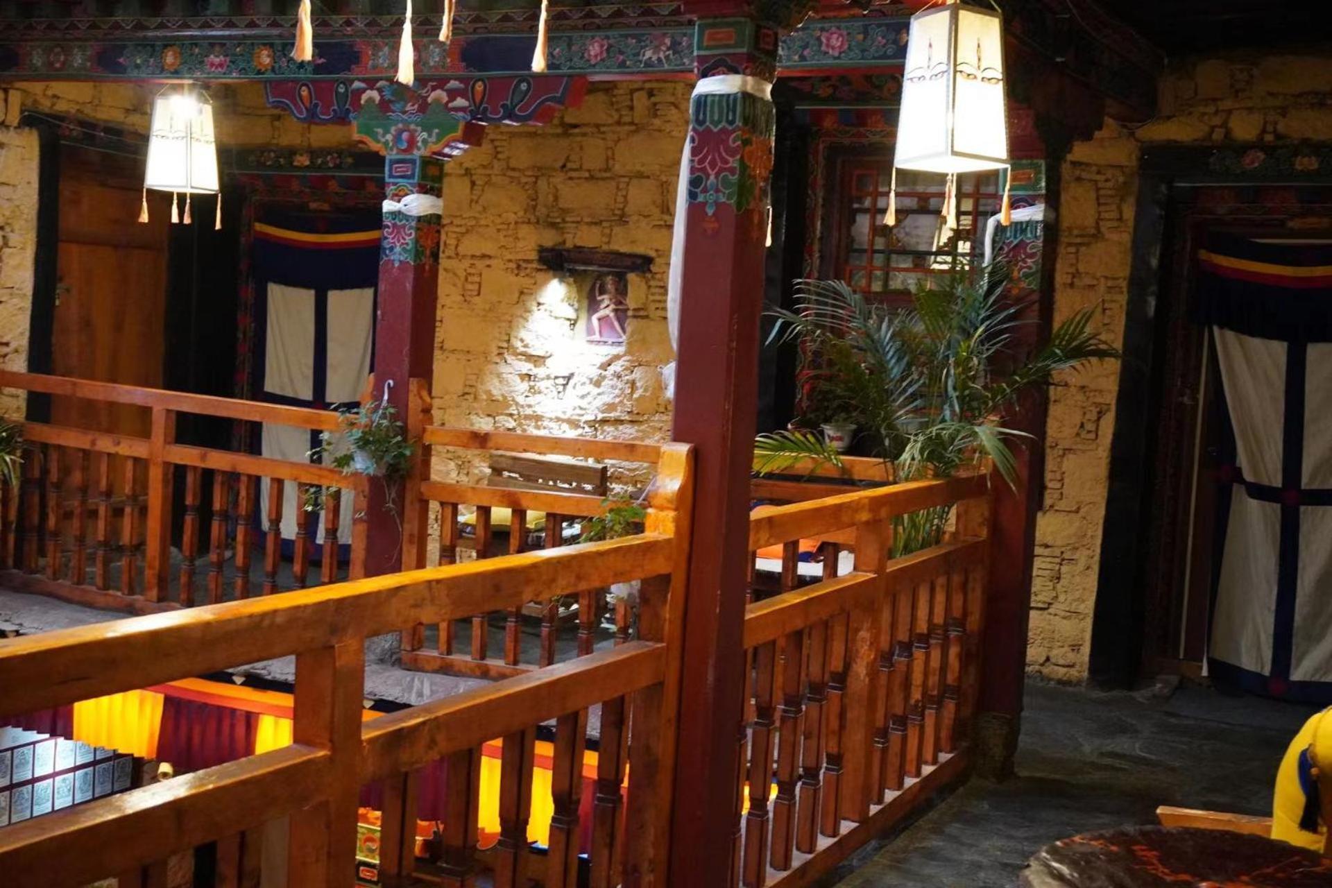 Shambhala Palace Hotel Lhasa Ngoại thất bức ảnh